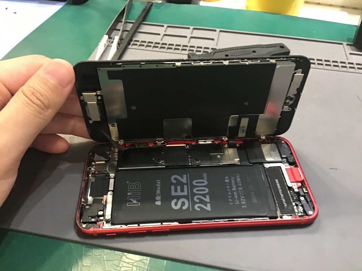 iPhoneSE2のバッテリー交換ならデータそのまま修理可能なスマホ修理工房セレオ甲府店へ！